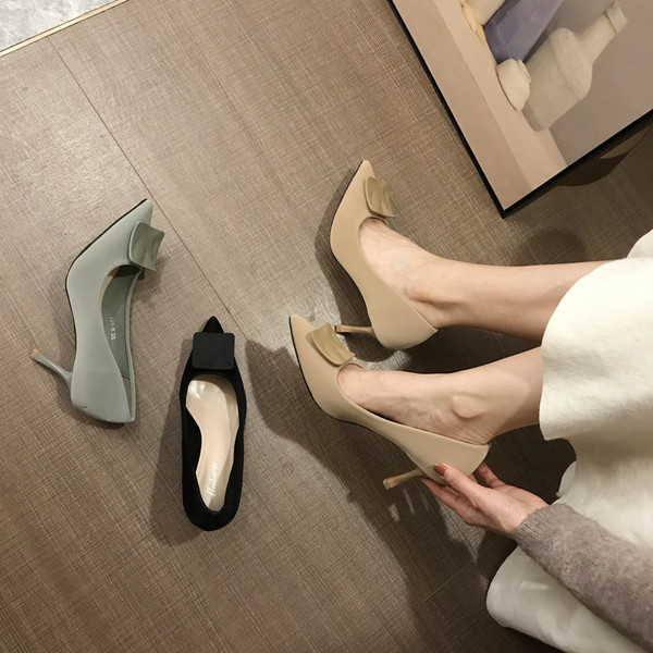 Modern női magassarkú cipő 8 cm - hegyes modell