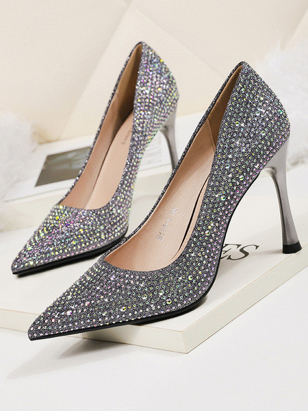 Naoštrene ženske cipele s kamenčićima i visokim petama