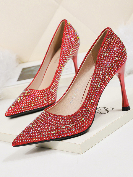 Naoštrene ženske cipele s kamenčićima i visokim petama