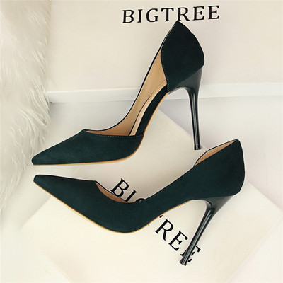 Novi model elegantnih cipela sa izrezanim dijelom