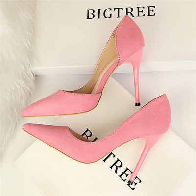 Novi model elegantnih cipela sa izrezanim dijelom