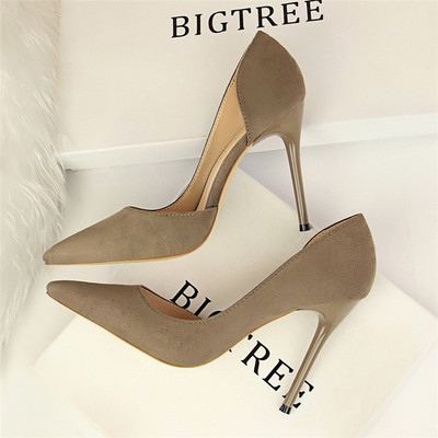 Novi model elegantnih cipela sa izrezanim dijelom