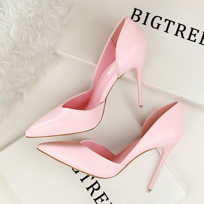 Novi model elegantnih cipela sa izrezanim dijelom