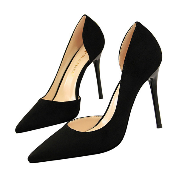 Novi model elegantnih cipela sa izrezanim dijelom