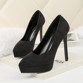 Őszi cipő új modellje platformmal és magassarkúval