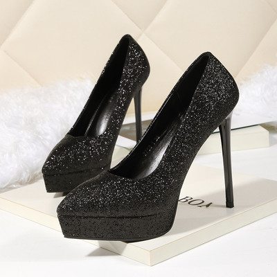 Őszi cipő új modellje platformmal és magassarkúval