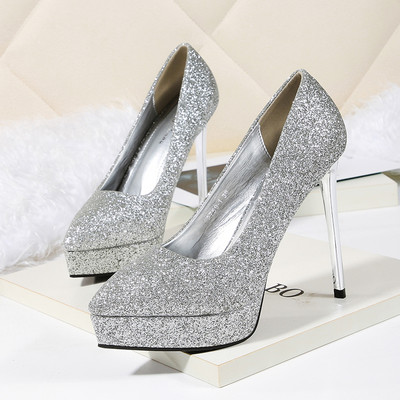 Őszi cipő új modellje platformmal és magassarkúval