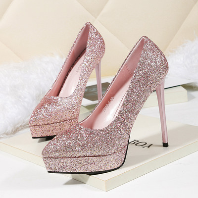 Őszi cipő új modellje platformmal és magassarkúval