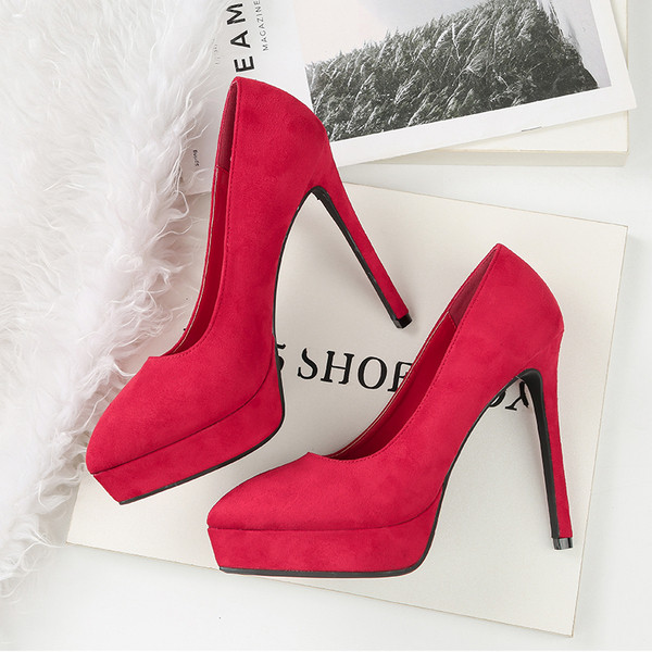 Őszi cipő új modellje platformmal és magassarkúval