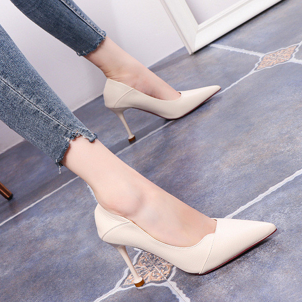 Stílusos női cipő műbőrből, vékony sarkú - hegyes modell