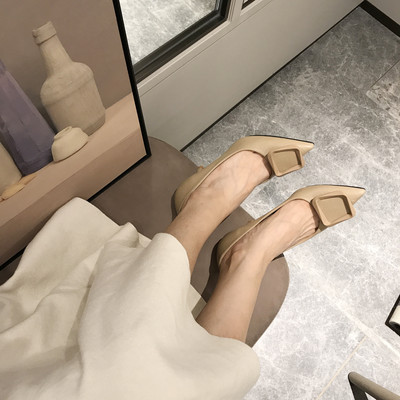 Női cipő hegyes modell, vékony 8 cm-es sarokkal