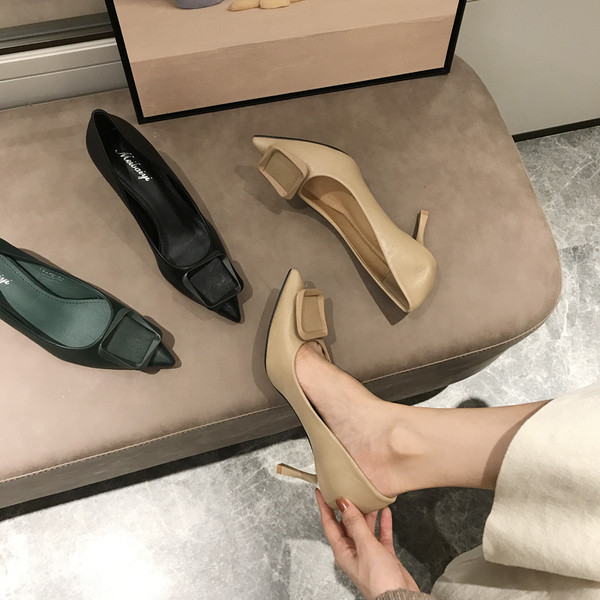 Női cipő hegyes modell, vékony 8 cm-es sarokkal