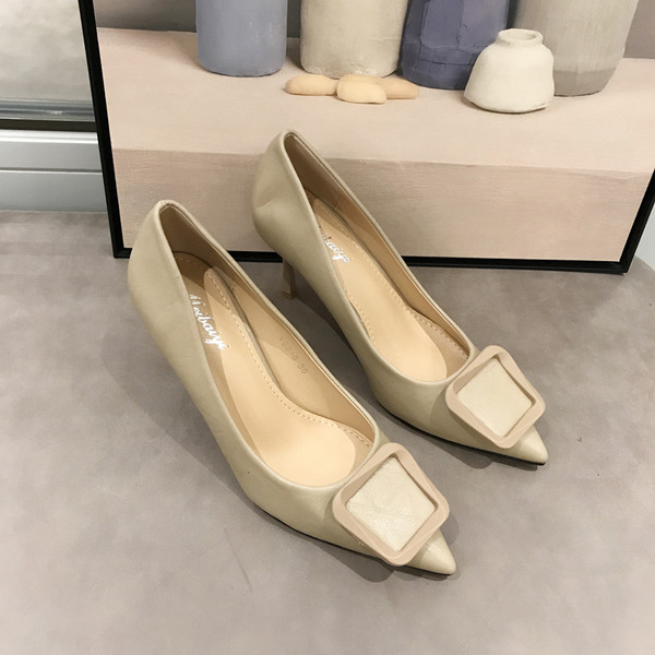 Női cipő hegyes modell, vékony 8 cm-es sarokkal