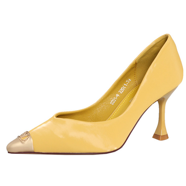 Νέο μοντέλο γυναικεία υποδημάτα - μυτερό μοντέλο με τακούνι 8 cm