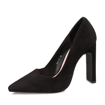 Klasszikus női cipő hegyes modell vastag sarokkal