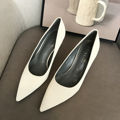 Női velúr cipő vékony sarkú sima modellel