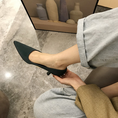 Női velúr cipő vékony sarkú sima modellel