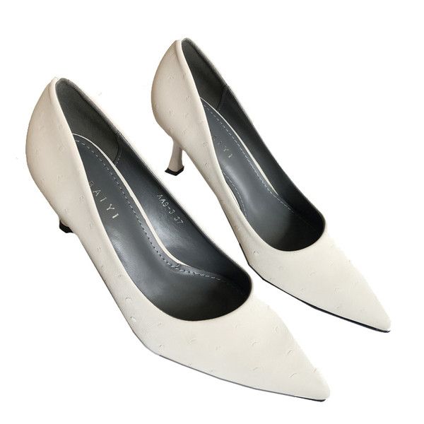 Női velúr cipő vékony sarkú sima modellel