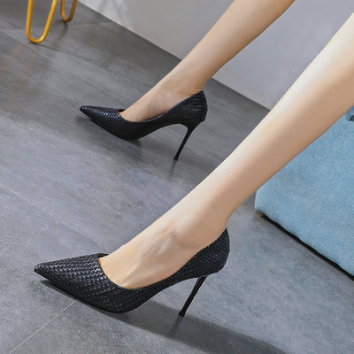 Stílusos női cipő vékony sarkú - hegyes modell három színben