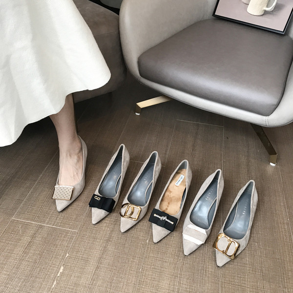 Novi model jesenskih cipela od eko brušene kože sa metalnim ukrasom