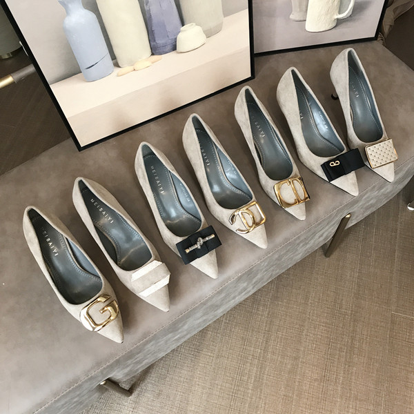 Novi model jesenskih cipela od eko brušene kože sa metalnim ukrasom