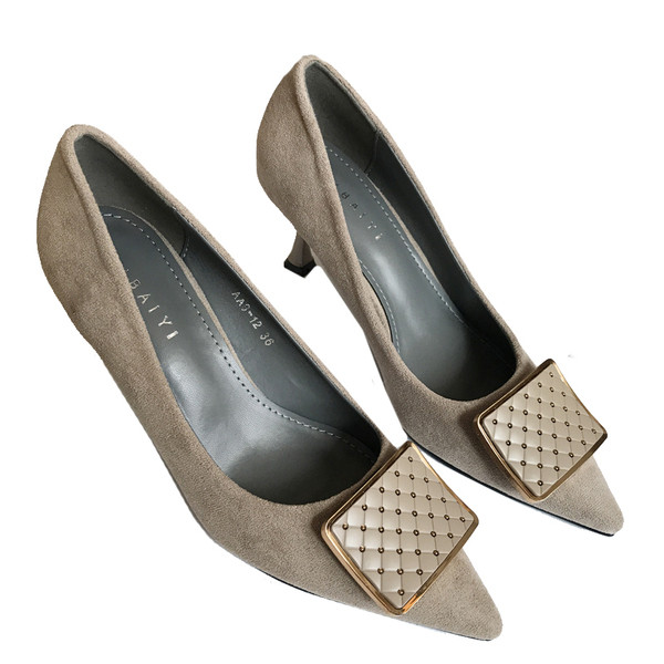 Novi model jesenskih cipela od eko brušene kože sa metalnim ukrasom