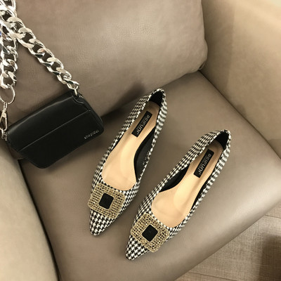 Modern női cipő 3 cm-es sarokmagassággal - hegyes modell