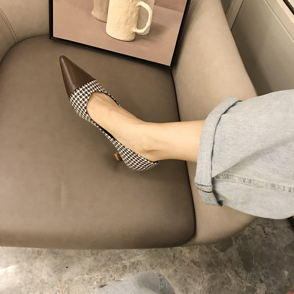 Textilből és öko bőrből készült női cipők - két modell