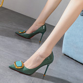 Női lakkcipő magassarkúval 9 cm