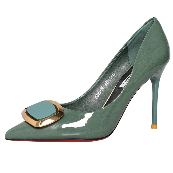 Női lakkcipő magassarkúval 9 cm