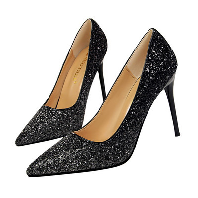 Fényes női cipő brokáttal és magassarkúval, két modellben