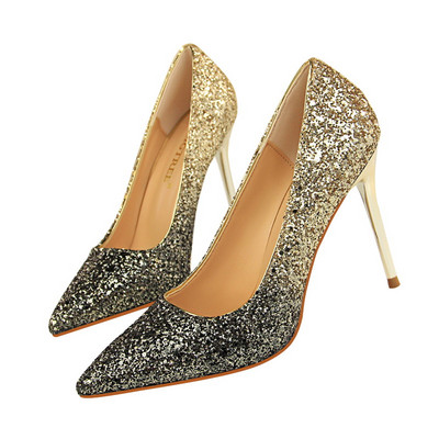 Fényes női cipő brokáttal és magassarkúval, két modellben