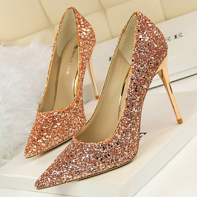Fényes női cipő brokáttal és magassarkúval, két modellben