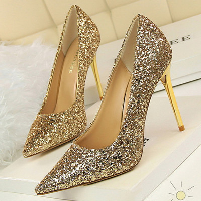 Fényes női cipő brokáttal és magassarkúval, két modellben