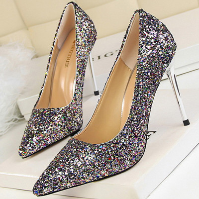 Fényes női cipő brokáttal és magassarkúval, két modellben