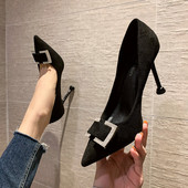 Öko velúrból készült női cipő, vékony 9 cm-es sarokkal