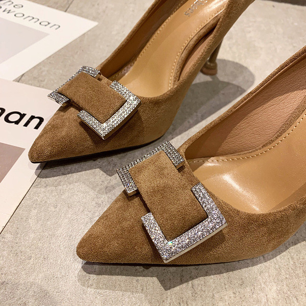 Öko velúrból készült női cipő, vékony 9 cm-es sarokkal