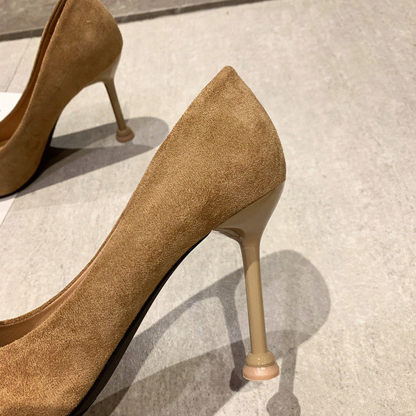 Öko velúrból készült női cipő, vékony 9 cm-es sarokkal