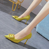 Stílusos női cipő vékony sarkú fém csattal három színben