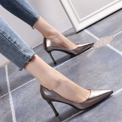 Eko bőrből készült stílusos női cipő magassarkúval - hegyes modell