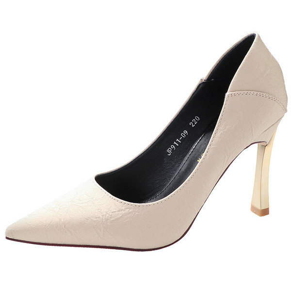 Női hegyes cipő magassarkúval, két színben
