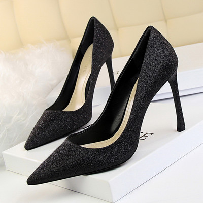 Stílusos női cipő fényes részecskékkel - hegyes modell