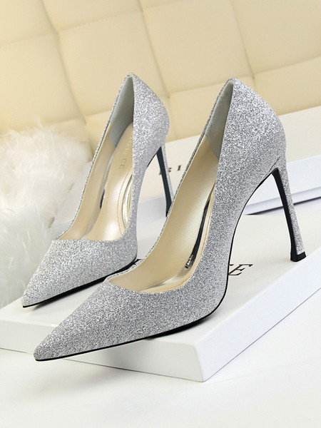 Stílusos női cipő fényes részecskékkel - hegyes modell