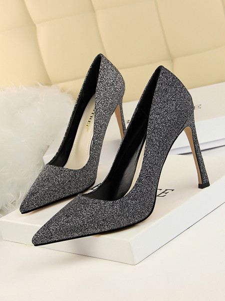 Stílusos női cipő fényes részecskékkel - hegyes modell