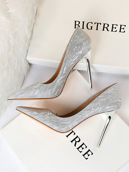 Μοντέρνα γυναικεία μυτερό μοντέλο  με λεπτό τακούνι