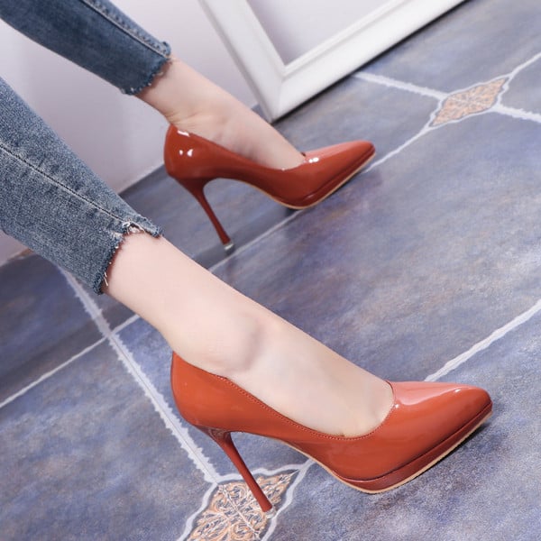 Νέο μοντέλο γυναικεία παπούτσια  από οικολογικό δέρμα με ψηλά τακούνια