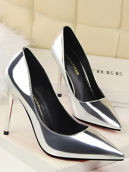 Stílusos női cipő vékony sarkú - hegyes modell