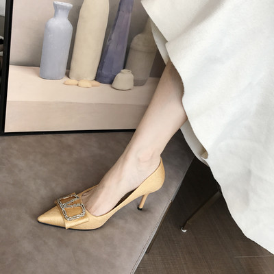 Modern női hegyes cipő vékony sarkú