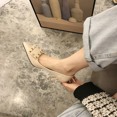 Modern női hegyes cipő vékony sarkú