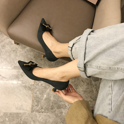 Női alkalmi cipő öko velúrból, fém díszítéssel